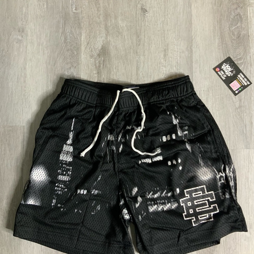 Black And White Eric Emanuel New York EE Shorts - Picture 2 of 7